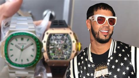 Los 10 relojes más costosos de Anuel .